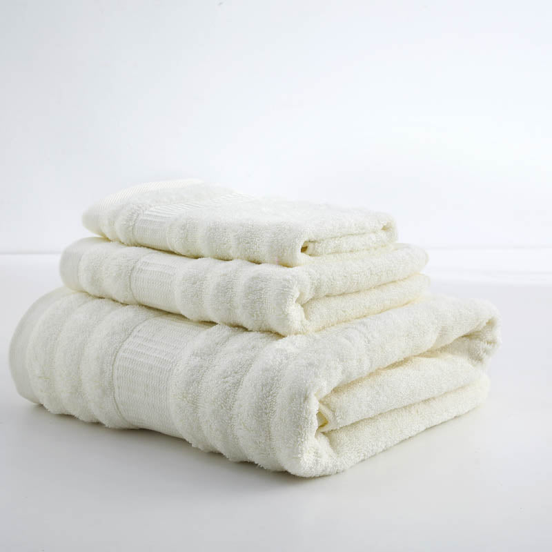 Weiß / Antibakterielles Fitnesshandtuch aus Bambus Lyocell / Frischer Geruch ohne Chemie