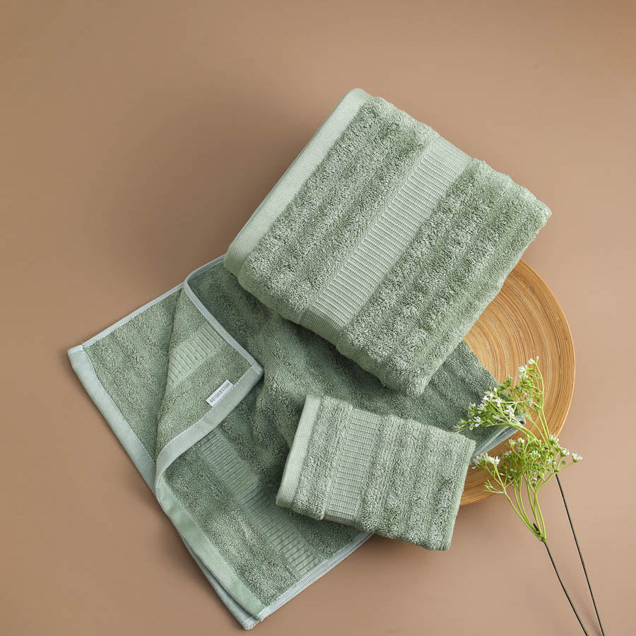 Blassgrün / Kinderhandtuch aus Bambus Lyocell / Vegan, weich & umweltfreundlich