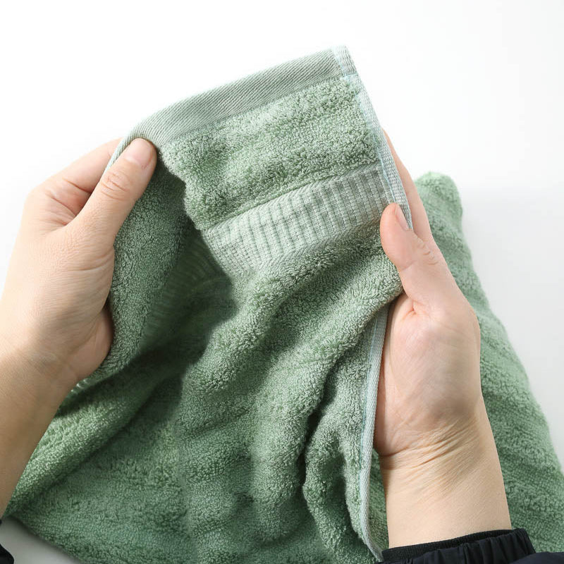 Blassgrün / Natürliches Handtuch aus Lyocell / Sanft zur Haut & Anti-Aging Effekt