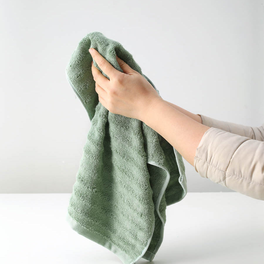 Blassgrün / Bambus Handtuch für den Alltag / Besser als Baumwolle & nachhaltig produziert