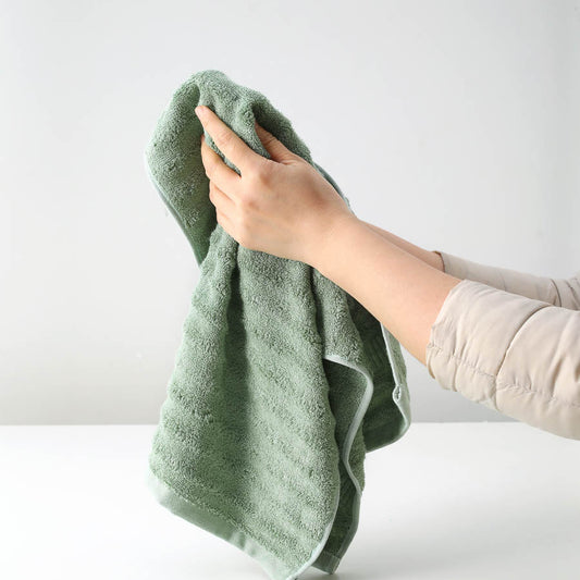 Blassgrün / Bambus Handtuch für den Alltag / Besser als Baumwolle & nachhaltig produziert